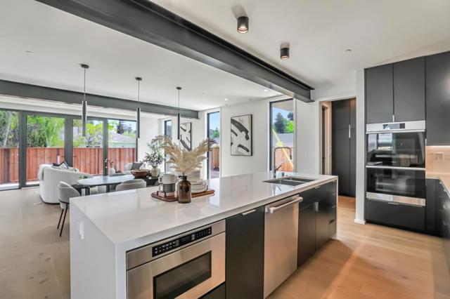 2160 Menalto Avenue, Menlo Park CA: https://media.crmls.org/mediaz/7a3c116a-f1a8-44ee-a9ab-e5b705fa958f.jpg