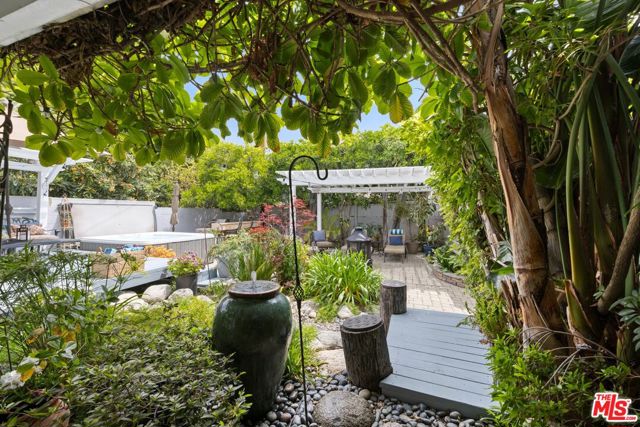 6432 Petit Avenue, Van Nuys CA: https://media.crmls.org/mediaz/7a3c28b0-83b0-490f-a807-ab365afc41b3.jpg