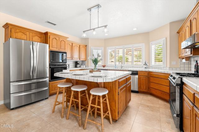 2210 Via Loma, Camarillo CA: https://media.crmls.org/mediaz/7a3c4724-7719-427c-b217-c35c6172fa0c.jpg
