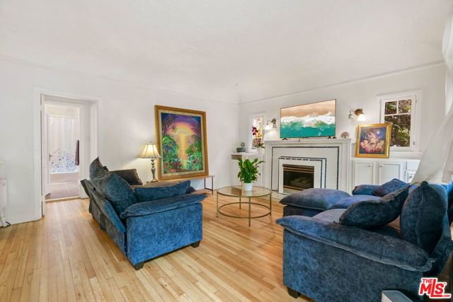 3110 Highland Avenue, Santa Monica CA: https://media.crmls.org/mediaz/7a3c977a-bb83-4777-870a-84e32a3311ed.jpg