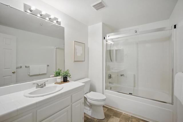 7 Moonlight Court, South San Francisco CA: https://media.crmls.org/mediaz/7a3caa82-2828-44d5-931a-0891431c7b09.jpg