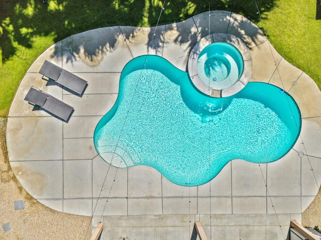 https://media.crmls.org/mediaz/7a3d094d-a37c-4282-bf3b-12984b14e7cd.jpg?preset=X-Large
