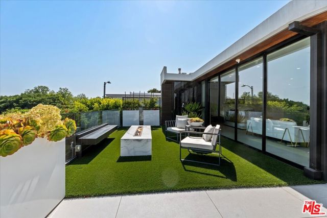 2284 Hercules Drive, Los Angeles CA: https://media.crmls.org/mediaz/7a3d298d-2ba7-4ffb-b56e-f620d9d63f09.jpg
