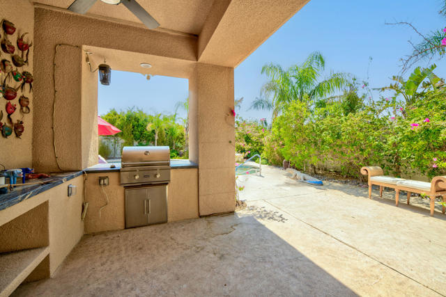 7 Chopin Court, Rancho Mirage CA: https://media.crmls.org/mediaz/7a3d8d23-cd49-4d62-9f0d-4d27c7e21284.jpg