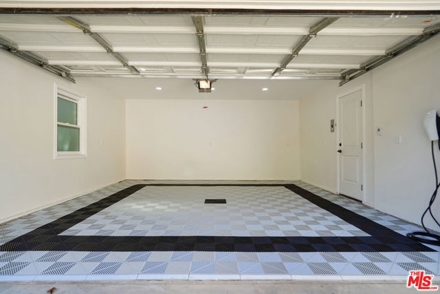 23153 Gonzales Drive, Woodland Hills CA: https://media.crmls.org/mediaz/7a3de6e3-1681-432f-9571-0f8d596102ec.jpg