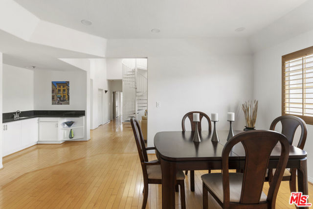 10630 Moorpark Street, North Hollywood CA: https://media.crmls.org/mediaz/7a3e5063-abe0-4a9e-bf9a-4c90dbb0a6c1.jpg