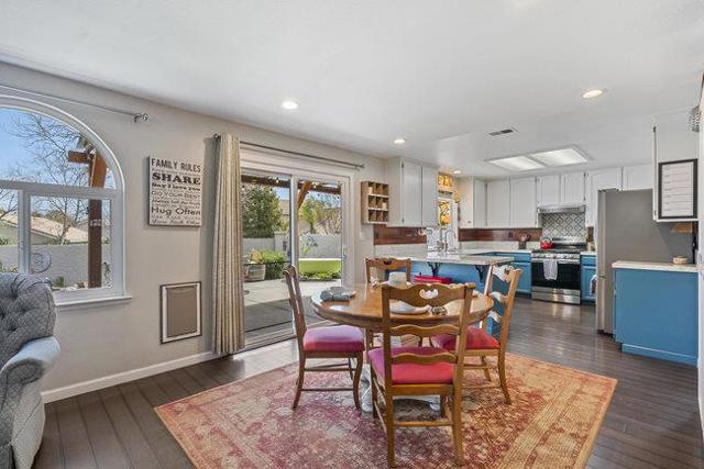 1980 Ponderosa Court, Hollister CA: https://media.crmls.org/mediaz/7a3e5e67-8da3-4cee-a00f-ba3476b79a89.jpg