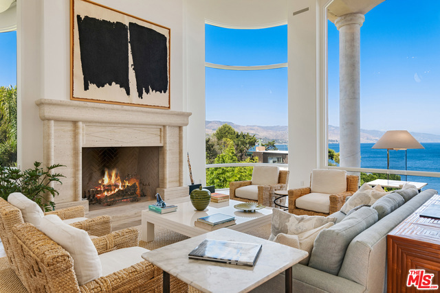 28808 Cliffside Drive, Malibu CA: https://media.crmls.org/mediaz/7a3ea59b-bccb-4db6-80b9-0d707cef1e15.jpg