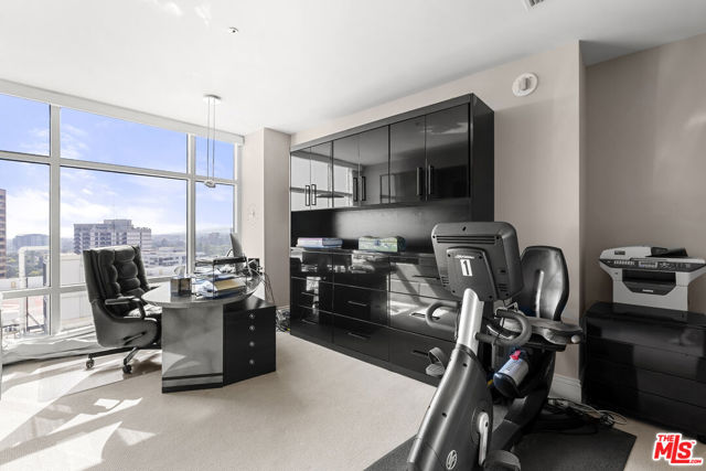 10380 Wilshire Boulevard, Los Angeles CA: https://media.crmls.org/mediaz/7a3f44eb-c4f6-4743-87db-0815ac030629.jpg