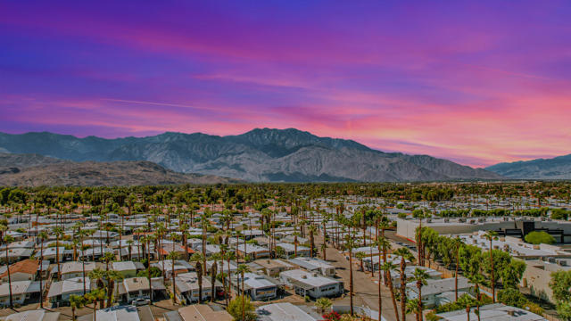 392 Standing Bear, Cathedral City CA: https://media.crmls.org/mediaz/7a3fe630-2be6-46e2-bc13-c9b40f584711.jpg