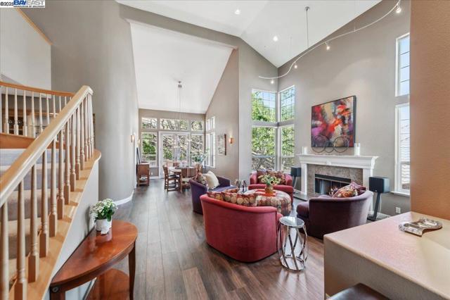 3761 SMALLWOOD COURT, Pleasanton CA: https://media.crmls.org/mediaz/7a400df8-33fe-48f5-bff2-3a45172b9fbe.jpg