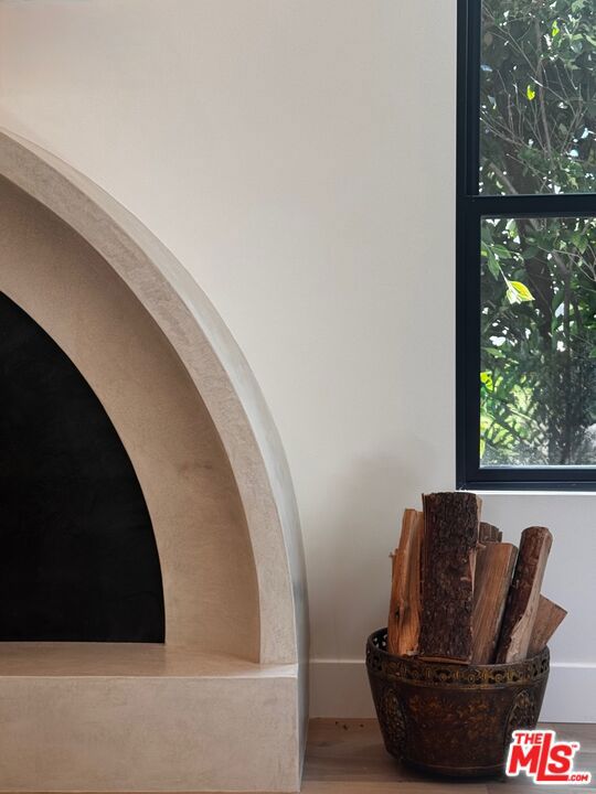 100 S La Jolla Avenue, Los Angeles CA: https://media.crmls.org/mediaz/7a403db8-1a07-43b4-b566-ebeb9eb25ab5.jpg