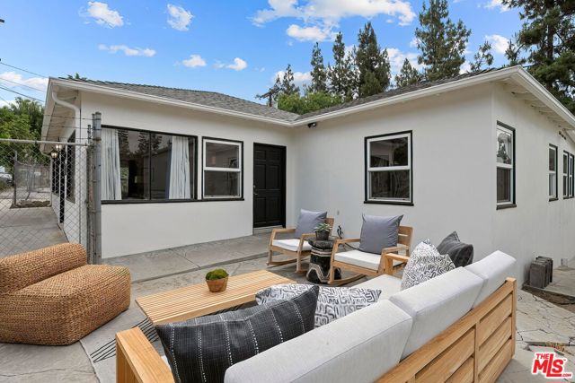 3710 Fletcher Drive, Los Angeles CA: https://media.crmls.org/mediaz/7a40e6b5-24c6-404b-880b-07e19401091b.jpg