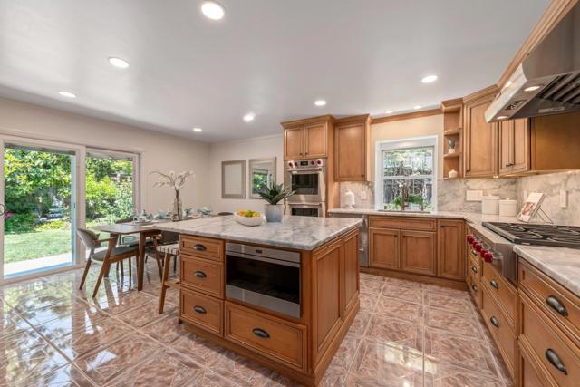 207 Thomas Drive, Los Gatos CA: https://media.crmls.org/mediaz/7a40eaf5-dc44-49e7-99be-998cb4300525.jpg