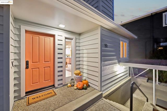 19 Highland Blvd, Kensington CA: https://media.crmls.org/mediaz/7a40f2f5-6c0e-41c8-a1c3-9891784a3088.jpg