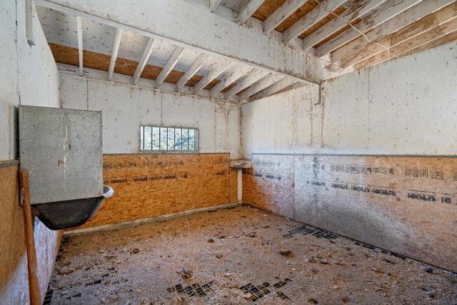 20101 Panoche Road, Paicines CA: https://media.crmls.org/mediaz/7a415d5a-f51a-4005-8411-d07e82f907e5.jpg