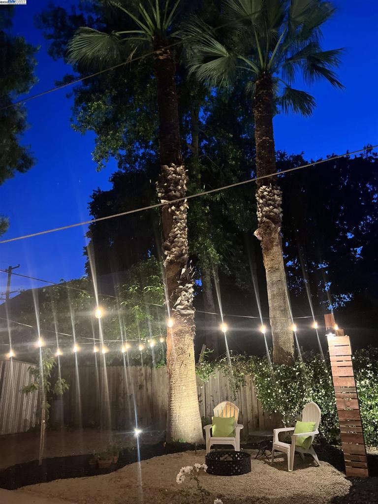 https://media.crmls.org/mediaz/7a417e1f-d6d6-4b17-ab49-88277fc285a8.jpg?preset=X-Large