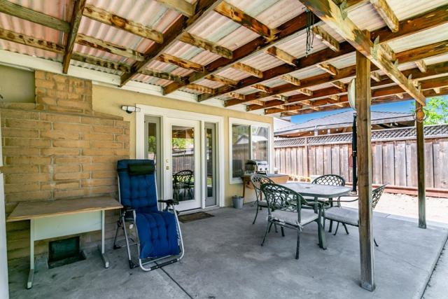 9124 Connell Court, Gilroy CA: https://media.crmls.org/mediaz/7a41f2b8-8b3a-4716-86b8-fea62f04551a.jpg