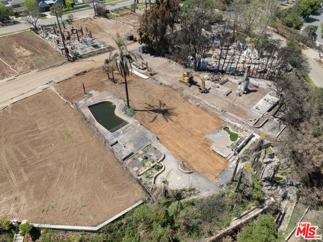 651 Erskine Drive, Pacific Palisades CA: https://media.crmls.org/mediaz/7a420091-d22f-4843-ba2b-21ad7e9ae626.jpg