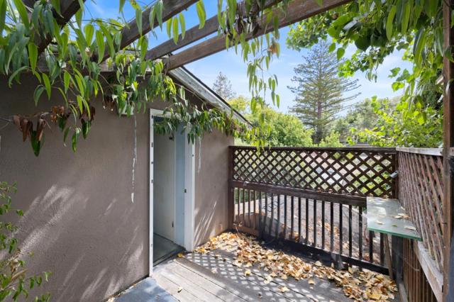 2160 Oakley Avenue, Menlo Park CA: https://media.crmls.org/mediaz/7a420c27-9747-44f1-9f2a-fa2d31edb203.jpg