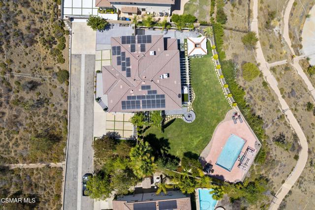 1915 Hazel Nut Court, Agoura Hills CA: https://media.crmls.org/mediaz/7a420f03-df40-4599-9170-84a061a125f3.jpg