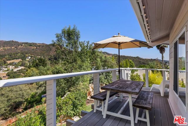 1746 Deerhill Trail, Topanga CA: https://media.crmls.org/mediaz/7a422da2-a3ef-4632-ba4c-af403a794290.jpg