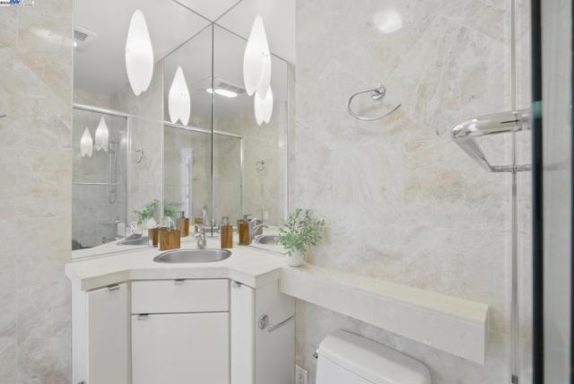 3 Commodore Dr, Emeryville CA: https://media.crmls.org/mediaz/7a4247c4-6b8d-46c4-b6d7-a537d9d7240d.jpg
