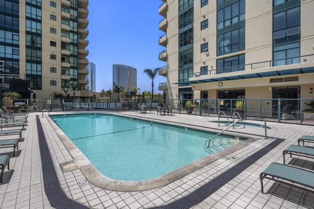 555 Front St, San Diego CA: https://media.crmls.org/mediaz/7a42a9d0-c59d-4b8b-aba5-e47f533c7777.jpg