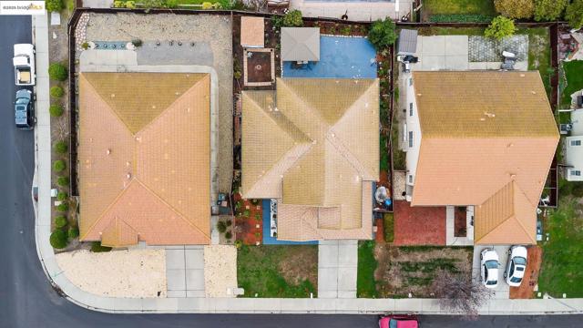 2105 Bedrock Way, Antioch CA: https://media.crmls.org/mediaz/7a42adcf-12a6-464e-8530-6063ad6fcba6.jpg