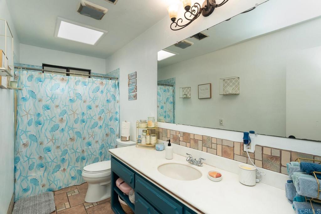 https://media.crmls.org/mediaz/7a42c20f-bb18-4fda-8fc3-95e7cb8b9978.jpg?preset=X-Large