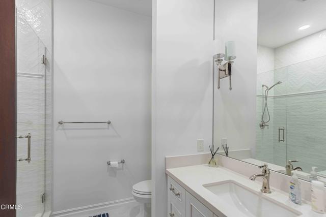 2300 Weybridge Drive, Bakersfield CA: https://media.crmls.org/mediaz/7a42d66e-7d0e-492e-b2d5-c27906f1d2c8.jpg