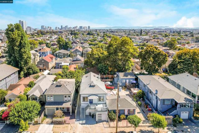 767 47Th St, Oakland CA: https://media.crmls.org/mediaz/7a4374f4-4bb9-41f8-a94f-5b7bb248fc97.jpg