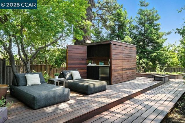 1341 Juanita Dr, Lafayette CA: https://media.crmls.org/mediaz/7a4384a5-3e9e-462e-936f-5beeb4e5d45d.jpg