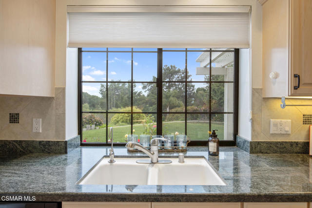 790 Spring Canyon Place, Thousand Oaks CA: https://media.crmls.org/mediaz/7a448f7b-b77b-485d-8a91-59561fc469f6.jpg