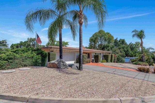 530 E 17th Ave, Escondido CA: https://media.crmls.org/mediaz/7a449bed-715c-4167-ace3-4c13ab374f73.jpg