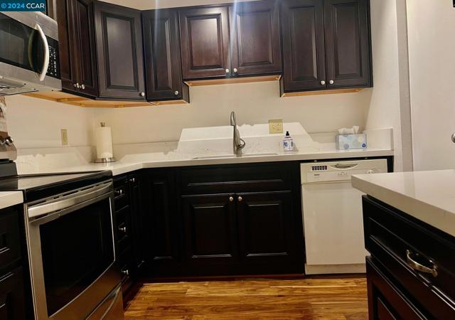 Image 11 of 25 For 555 Pierce St  1432