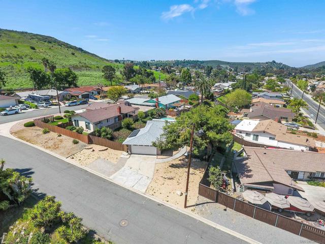 12710 Montauk St, Poway CA: https://media.crmls.org/mediaz/7a44f832-2d01-447e-b8a9-f7a44808e988.jpg