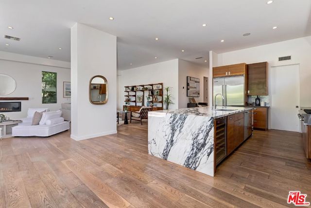 3571 Colonial Avenue, Los Angeles CA: https://media.crmls.org/mediaz/7a4528d2-6c16-4861-8cf1-f12a5e6baf48.jpg