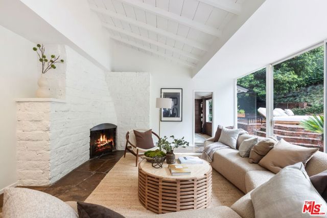 Image 18 of 72 For 10686 Somma Way
