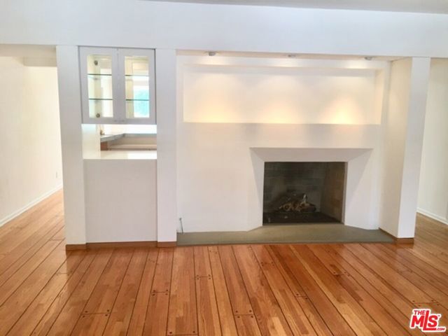 4031 Hollyline Avenue, Sherman Oaks CA: https://media.crmls.org/mediaz/7a45c982-0786-40ae-b212-e6bfbc1d4449.jpg
