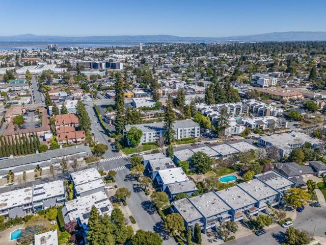 315 Carlos Avenue, Redwood City CA: https://media.crmls.org/mediaz/7a461063-28ca-4c51-a7f0-f944df32265d.jpg