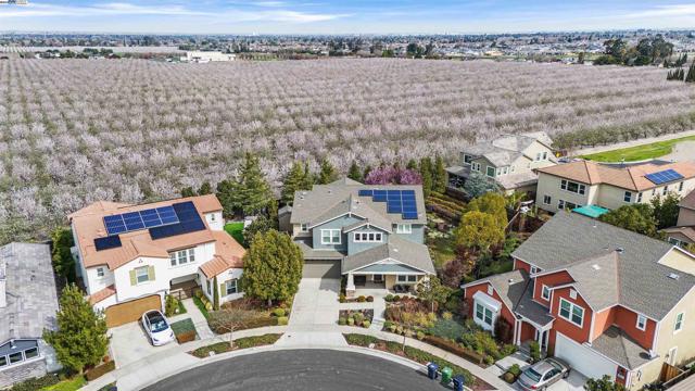 3838 Santa Fe Lane, Tracy CA: https://media.crmls.org/mediaz/7a46c67c-dcfd-4986-bb66-57293f6a6c90.jpg