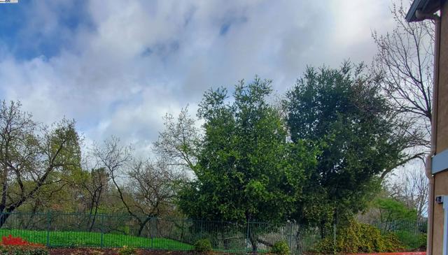 4189 Tessa Pl, Pleasanton CA: https://media.crmls.org/mediaz/7a47e348-d8be-4e45-b91a-4ab04d5b8f3e.jpg