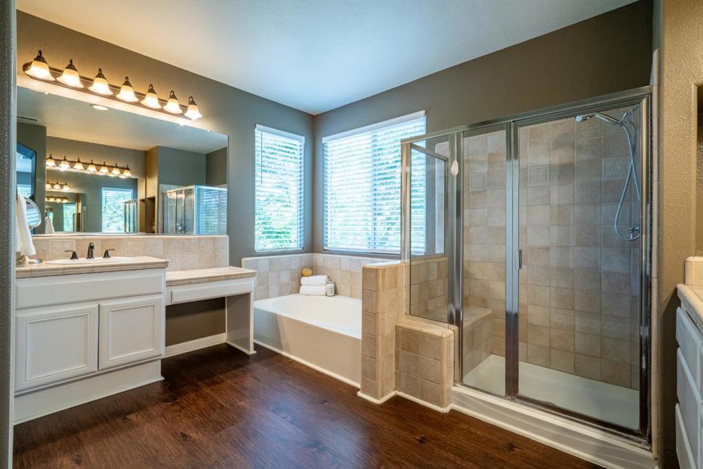 https://media.crmls.org/mediaz/7a47e77a-267f-4f77-8df2-3e1e692df6a7.jpg?preset=X-Large