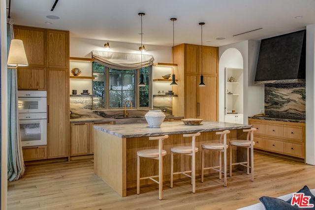 4209 Vantage Avenue, Studio City CA: https://media.crmls.org/mediaz/7a488719-8655-483c-bee6-41ec5b1333c9.jpg