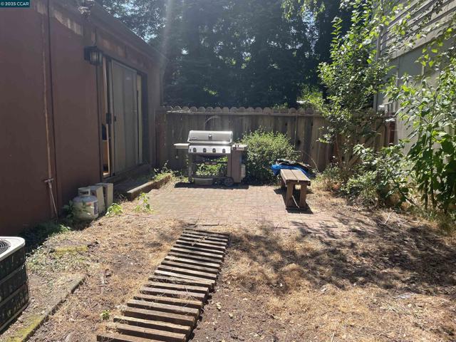 54 Creek Tree Ln, Alamo CA: https://media.crmls.org/mediaz/7a48b289-0118-4eae-99f1-a86d51bf42e0.jpg