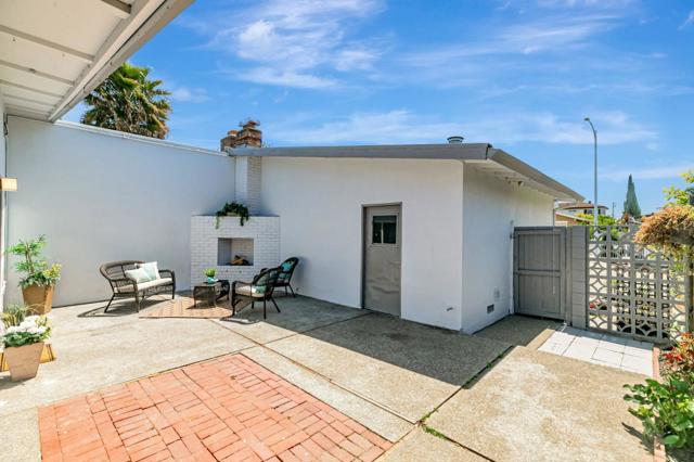 409 Gibbons Court, Milpitas CA: https://media.crmls.org/mediaz/7a48be8a-d0b7-43aa-821d-eb5a3ef8e2ce.jpg