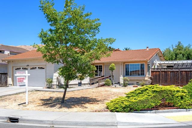 466 Prada Drive, Milpitas CA: https://media.crmls.org/mediaz/7a48eb7a-f11d-4106-8650-9fe6555863e0.jpg