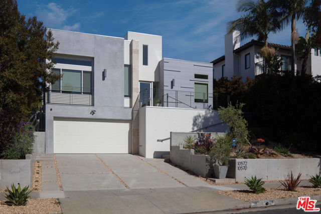10572 Putney Road, Los Angeles CA: https://media.crmls.org/mediaz/7a49c8c8-f7e5-4237-9150-a557df1f5d2e.jpg