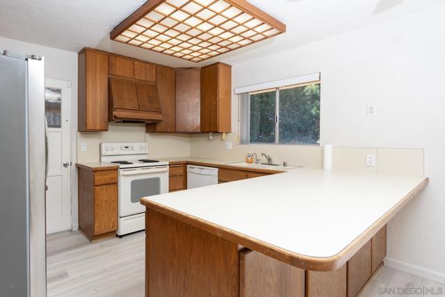 4975 Whipple Way, San Diego CA: https://media.crmls.org/mediaz/7a4b548a-1eed-411e-9bf0-ea6f6566c7c4.jpg